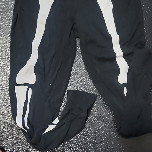 White Skeleton Bone Print Black Leggings - Picture 2 of 9